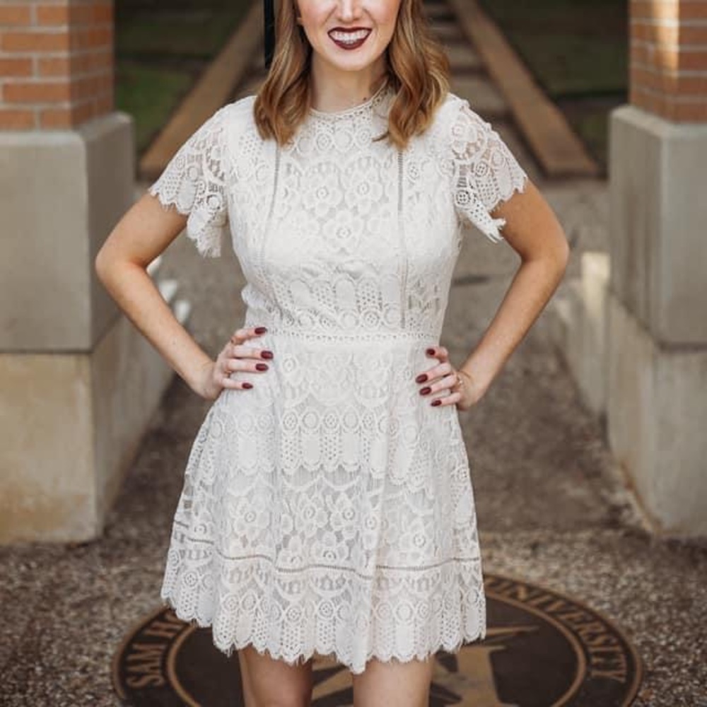 Cream lace dress - Picture 2 of 2
